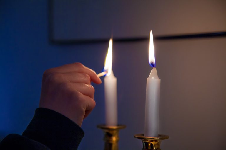 Lighting Shabbat candles to pray for Israel